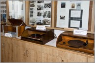 Výstava starých gramofonů v muzeu v Klopině